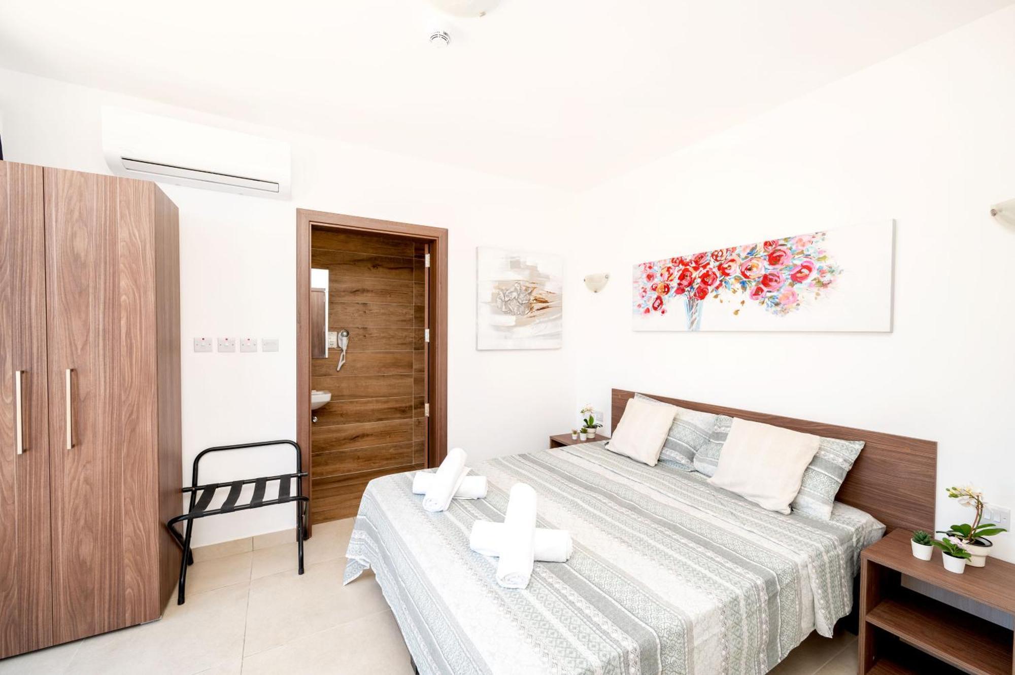 Ferienwohnung Islet Promenade Seafront Penthouse With Breathtaking Seaviews And Private Hot Tub On The Large Terrace By Getawaysmalta St. Paul's Bay Exterior foto